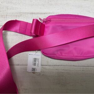 Lululemon Everywhere Belt Bag- NWT